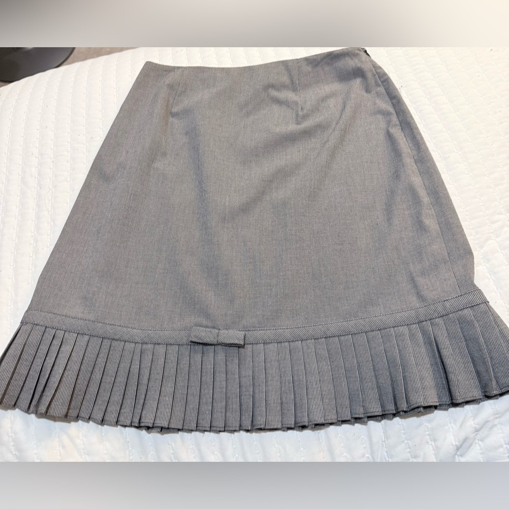 Larry Levine Gray Pleated Skirt Size 10 NWT